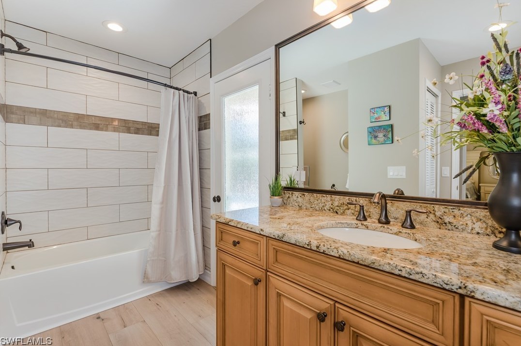 6626 Kestrel Cir, Fort Myers FL  33966-1365 exterior