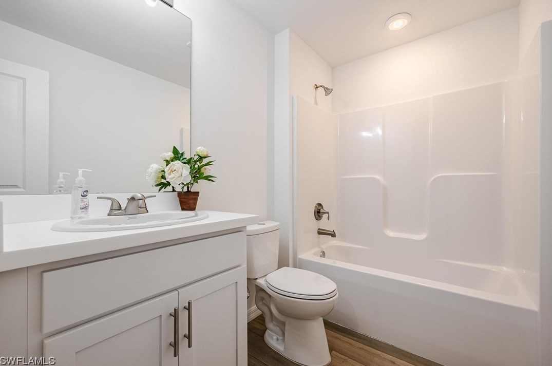 2604 5th Ave, Cape Coral FL  33909-8843 exterior