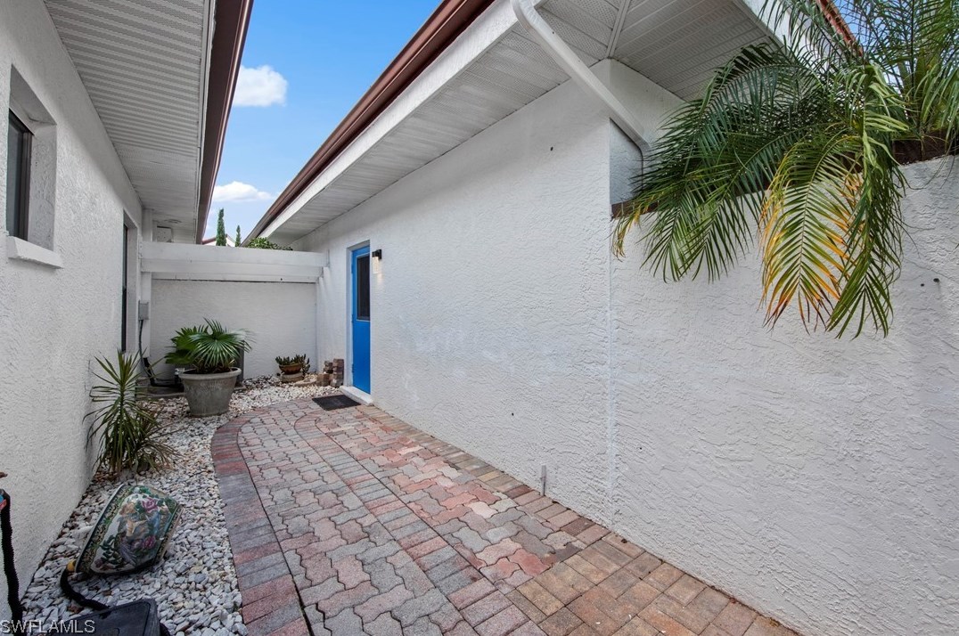 5470 Harbour Castle Dr, Fort Myers FL 33907-7846 exterior