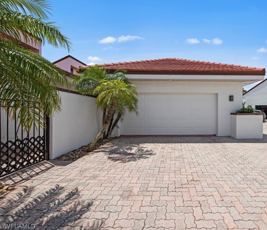 5470 Harbour Castle Dr, Fort Myers FL 33907-7846 exterior