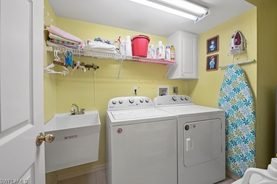 5470 Harbour Castle Dr, Fort Myers FL 33907-7846 exterior