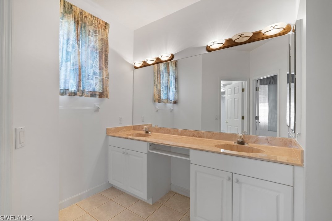 7935 Harmony Lake Ct, Fort Myers FL  33907-6806 exterior