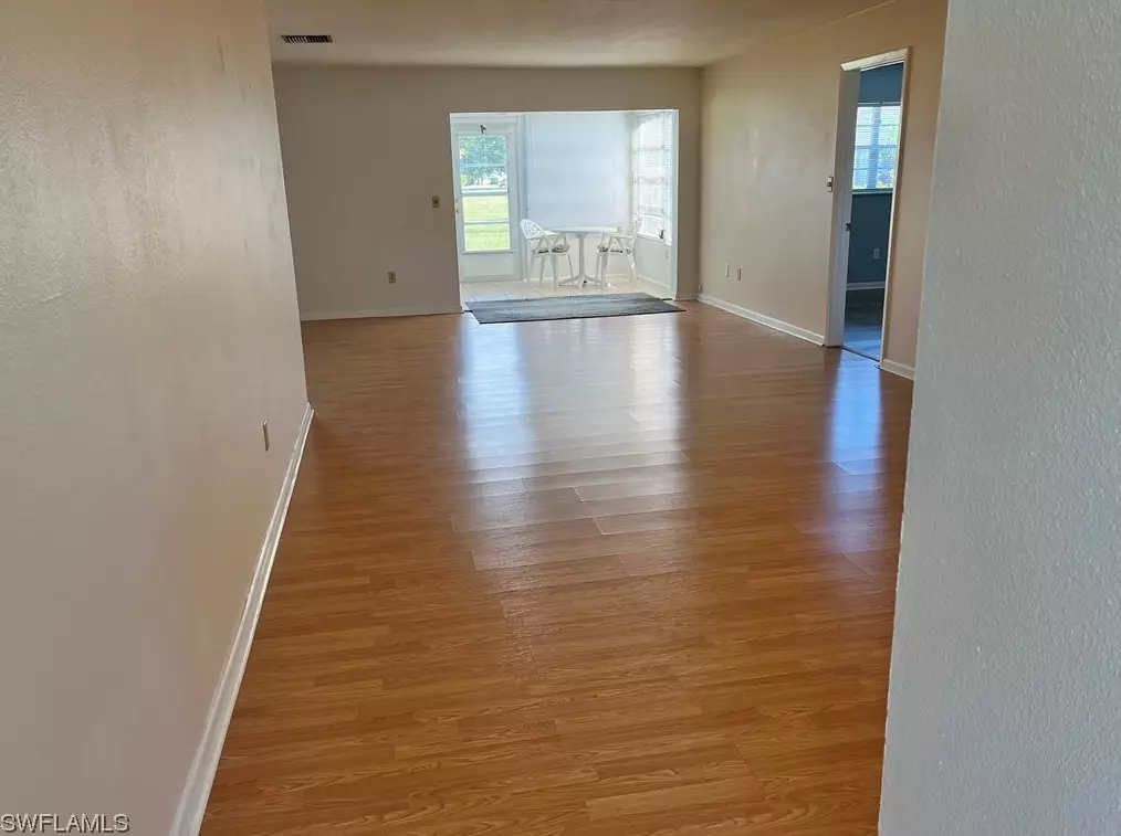 6933 Dog Leg Way, Fort Myers FL  33919-6637 exterior