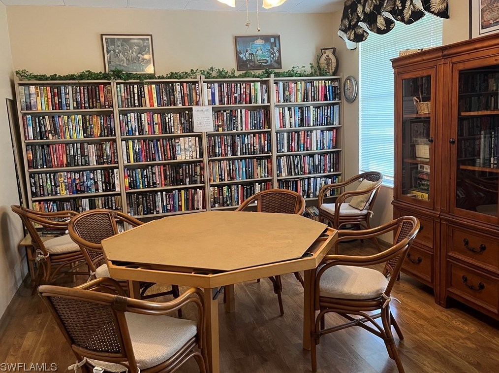 6933 Dog Leg Way, Fort Myers FL  33919-6637 exterior