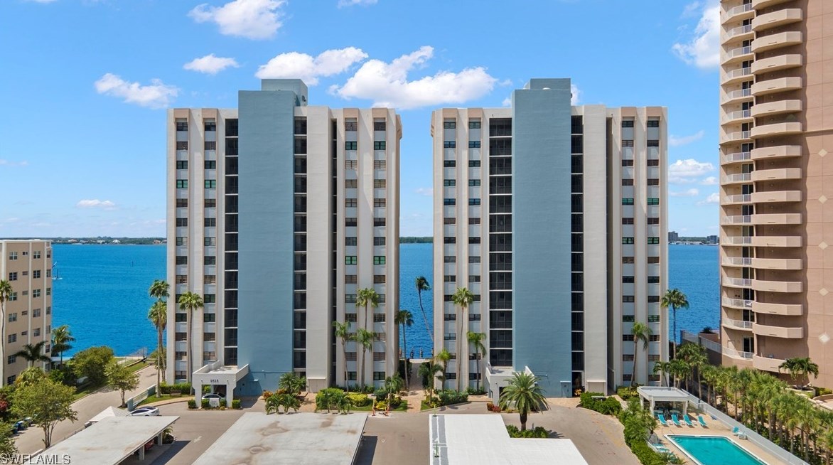 1901 Clifford St, Fort Myers FL  33901-3227 exterior