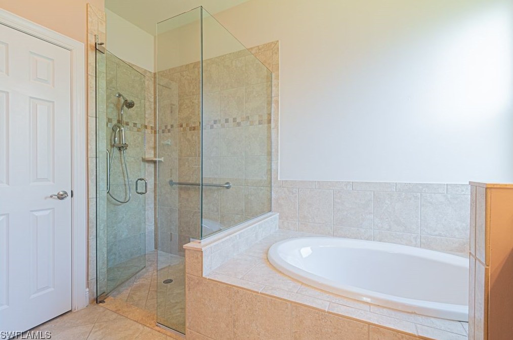 10517 Carena Cir, Fort Myers FL 33913-6819 exterior