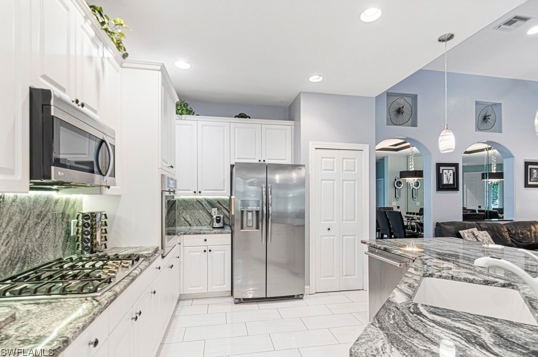 10508 Bella Vis Dr, Fort Myers FL 33913-7005 exterior