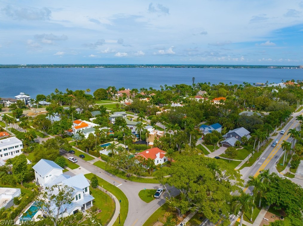 1376 Barcelona Ave, Fort Myers FL  33901-6625 exterior