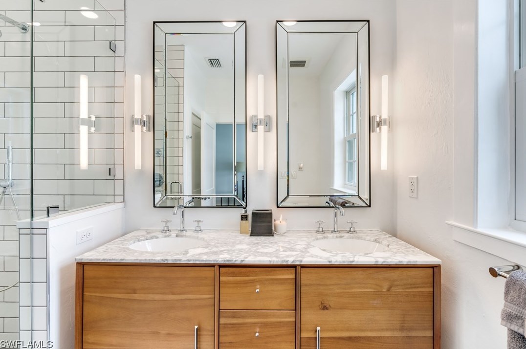 1376 Barcelona Ave, Fort Myers FL  33901-6625 exterior