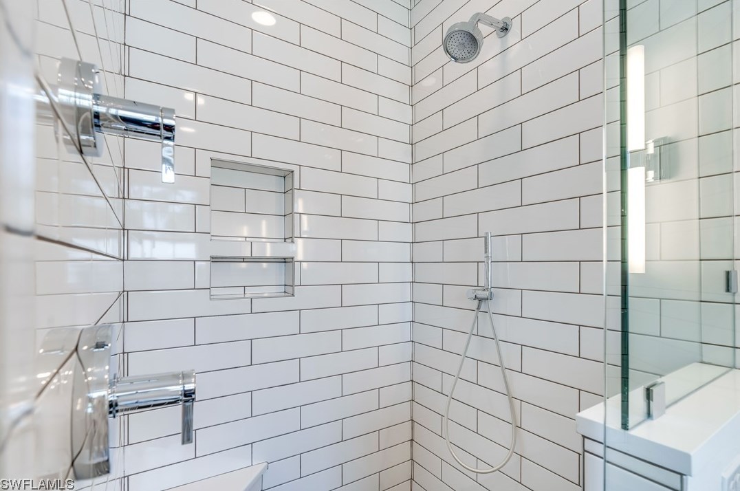 1376 Barcelona Ave, Fort Myers FL  33901-6625 exterior