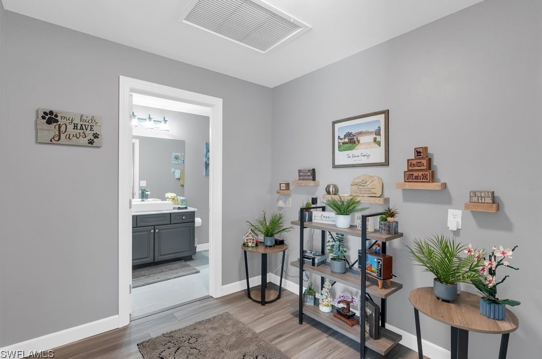 3940 41st Pl, Cape Coral FL  33993-7933 exterior