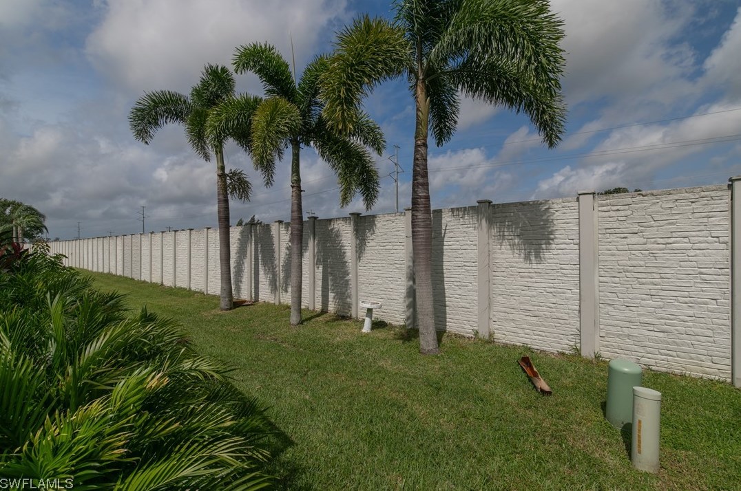 3601 Gloxinia Dr, North Fort Myers FL  33917-2089 exterior