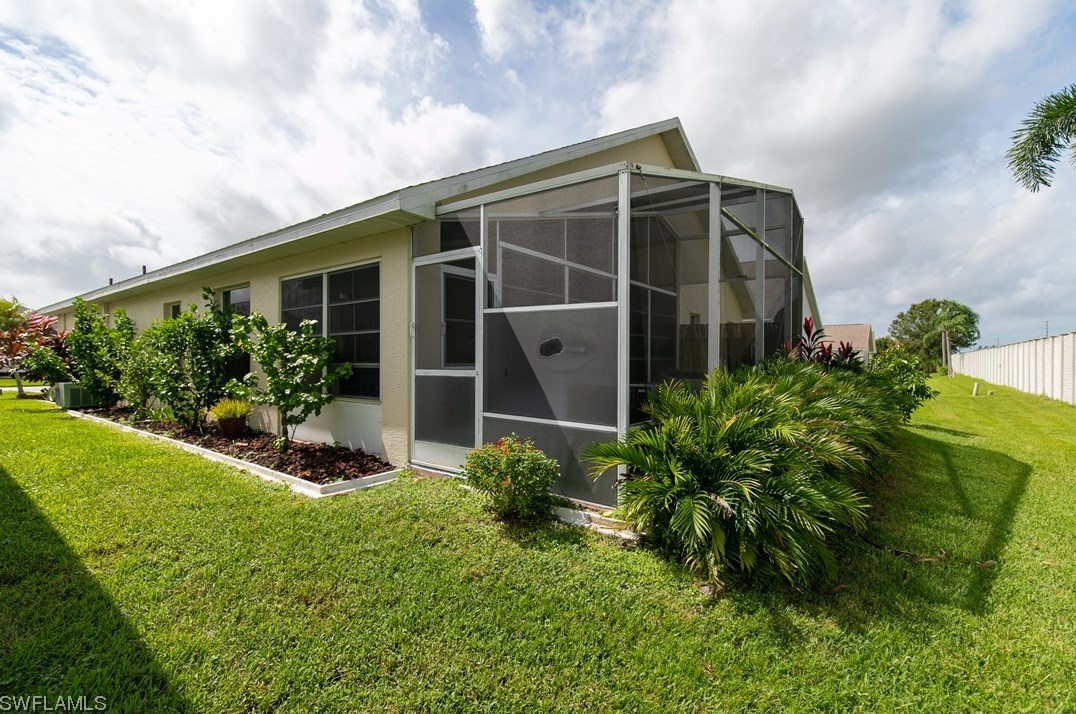 3601 Gloxinia Dr, North Fort Myers FL  33917-2089 exterior