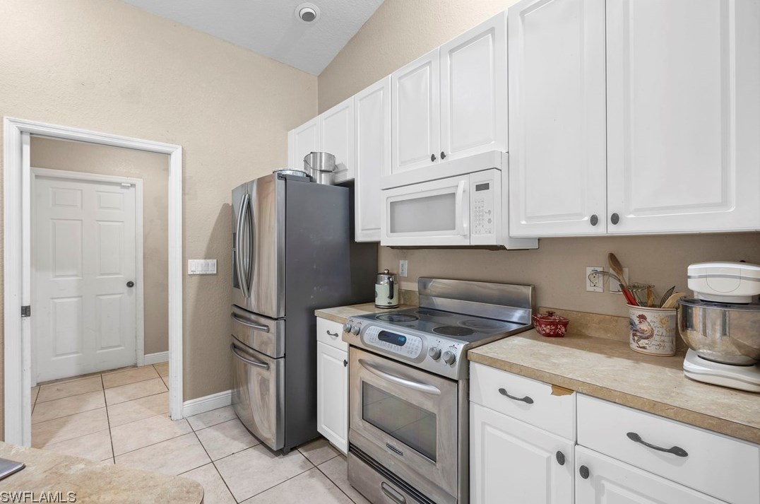 3701 47th Ln, Cape Coral FL  33993-7348 exterior