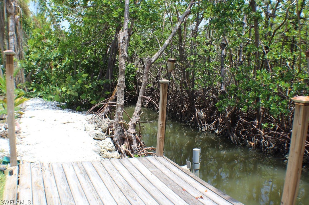 32 Fairview Blvd, Fort Myers Beach FL  33931-4565 exterior