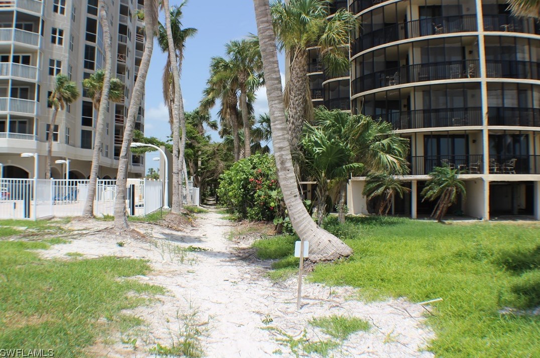 32 Fairview Blvd, Fort Myers Beach FL  33931-4565 exterior