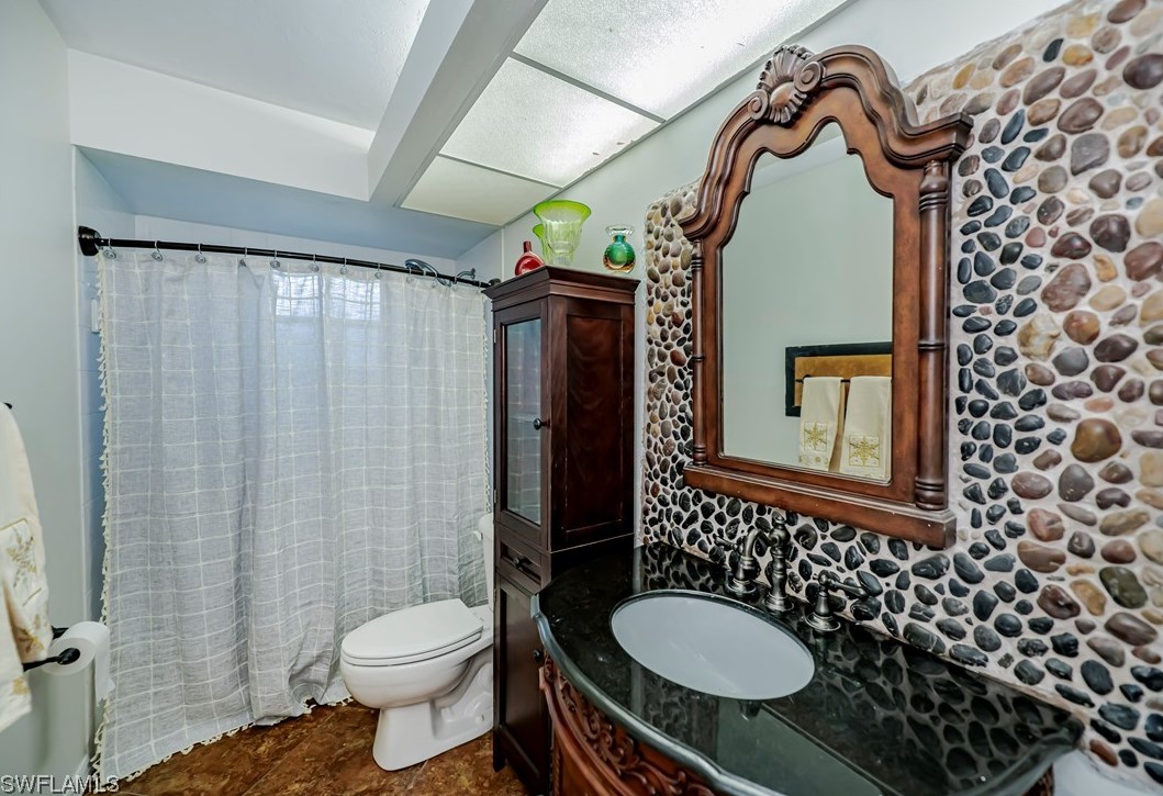 9350 Pineapple Rd, Fort Myers FL  33967-4851 exterior