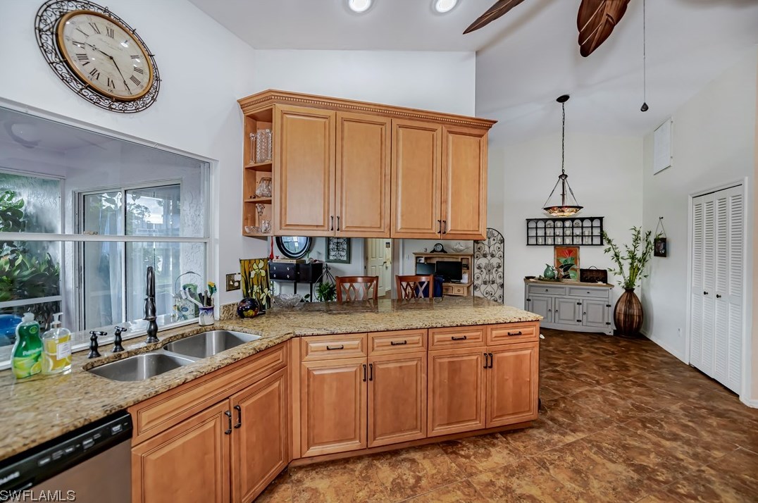 9350 Pineapple Rd, Fort Myers FL  33967-4851 exterior