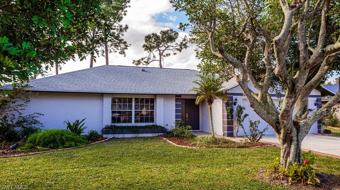 9350 Pineapple Rd, Fort Myers FL  33967-4851 exterior