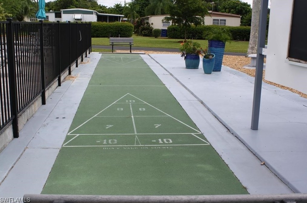 19 Garden Dr, Fort Myers FL  33908-1883 exterior