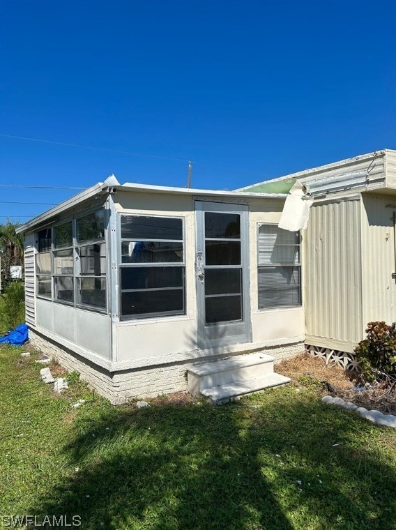 19 Garden Dr, Fort Myers FL  33908-1883 exterior