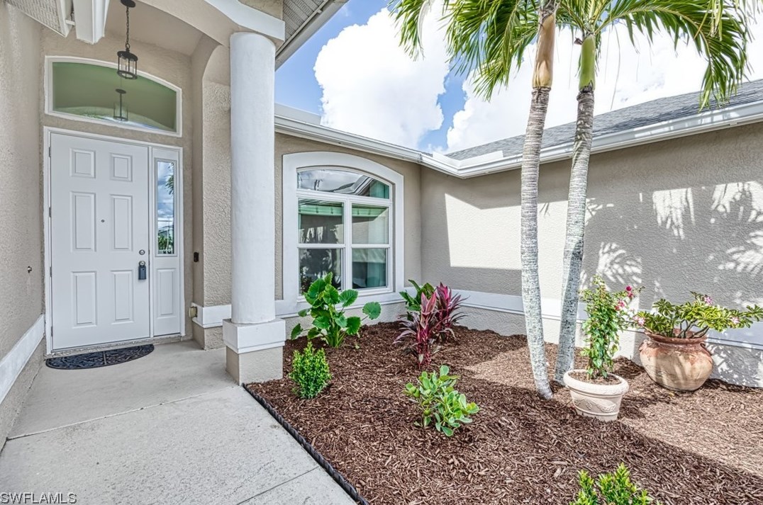 516 18th Ave, Cape Coral FL  33990-1629 exterior