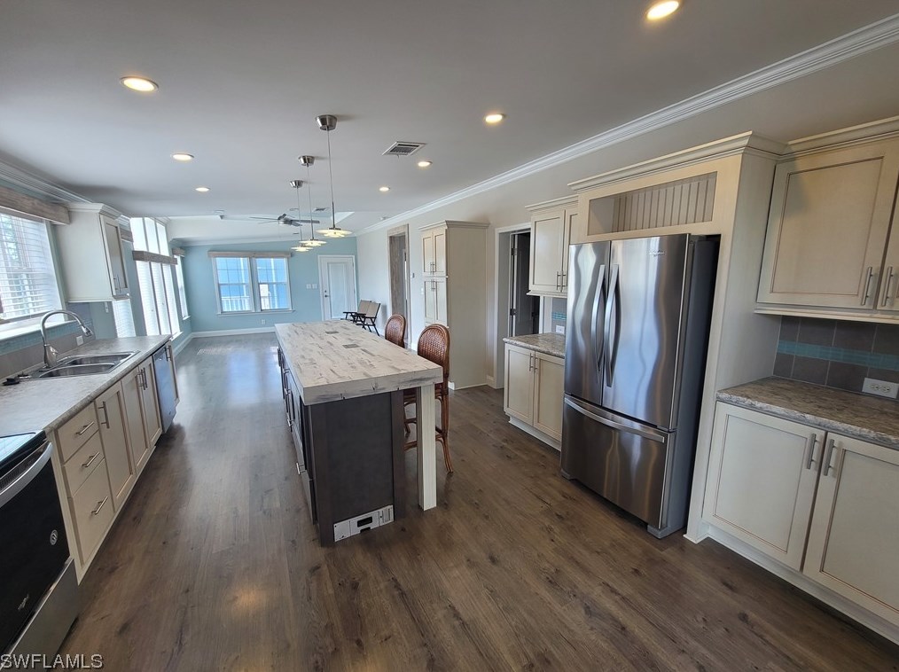 8697 Yukon Ct, Saint James City FL  33956-3042 exterior