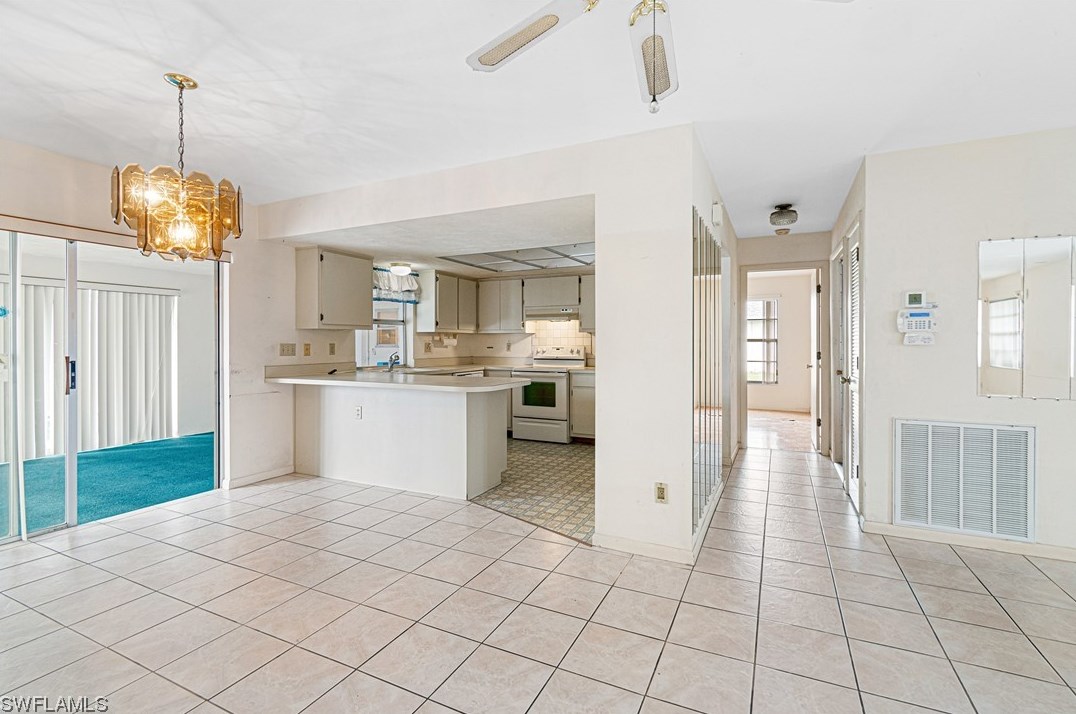 289 Ground Dove Cir, Lehigh Acres FL 33936-6931 exterior