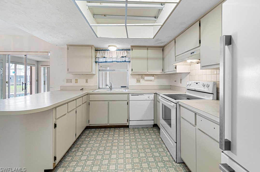 289 Ground Dove Cir, Lehigh Acres FL 33936-6931 exterior