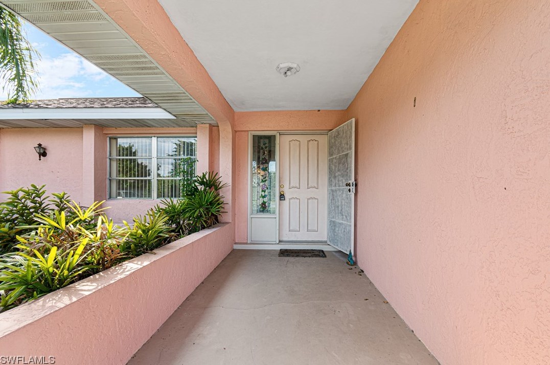 289 Ground Dove Cir, Lehigh Acres FL 33936-6931 exterior