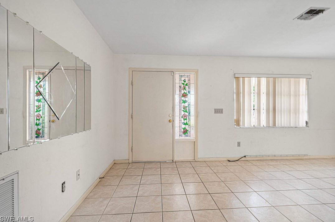 289 Ground Dove Cir, Lehigh Acres FL 33936-6931 exterior