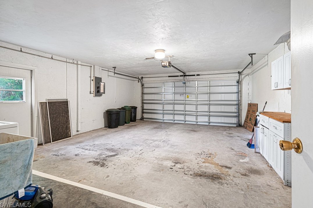 289 Ground Dove Cir, Lehigh Acres FL 33936-6931 exterior