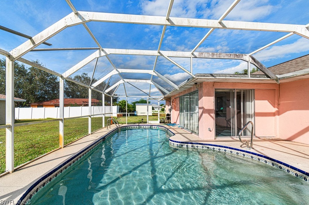 289 Ground Dove Cir, Lehigh Acres FL 33936-6931 exterior