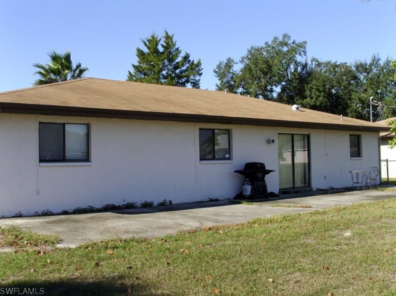 2183 Wyandotte Ave, Alva FL  33920-1019 exterior