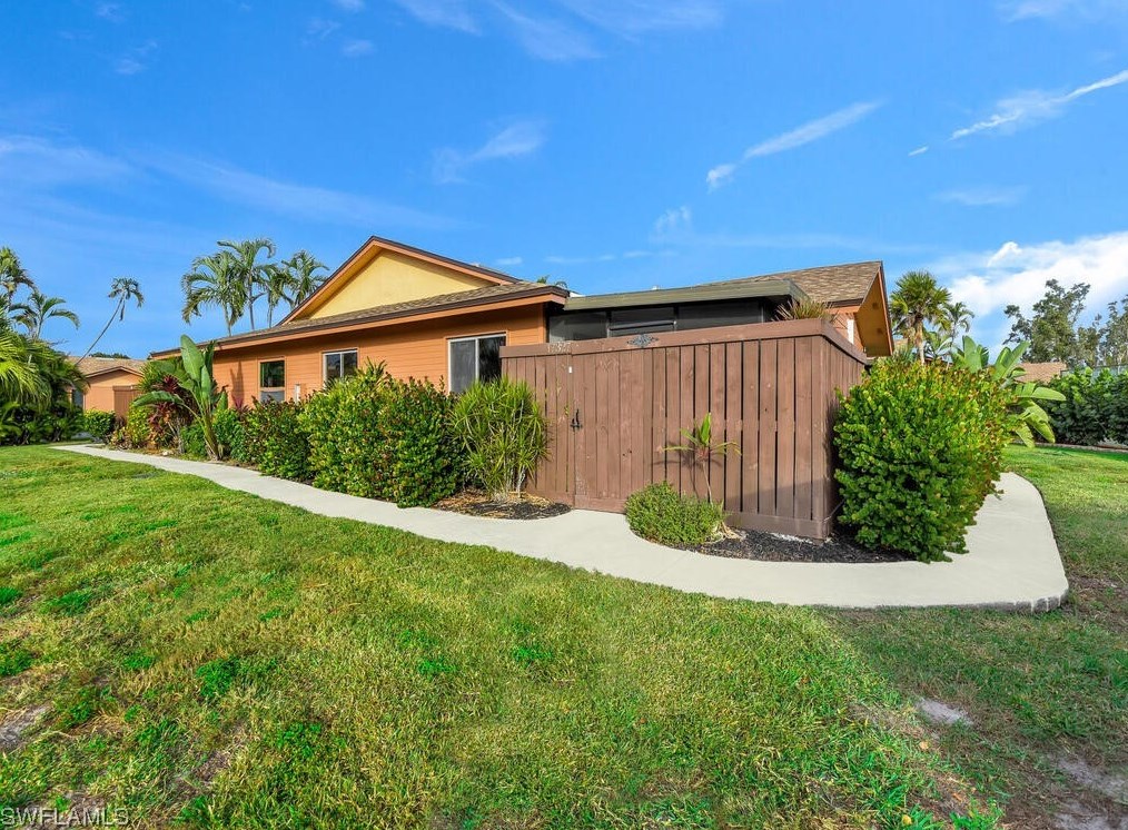 17327 Birchwood Ln, Fort Myers FL  33908-6183 exterior
