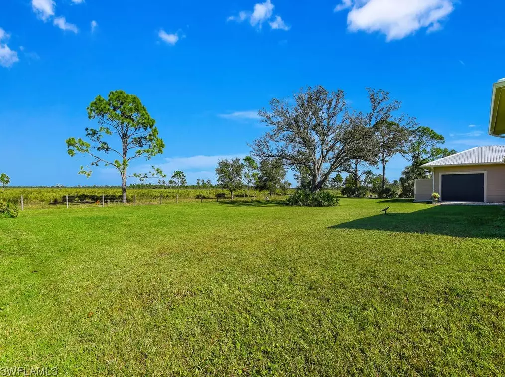 18951 Bridgewood Ct, Alva FL  33920-3125 exterior