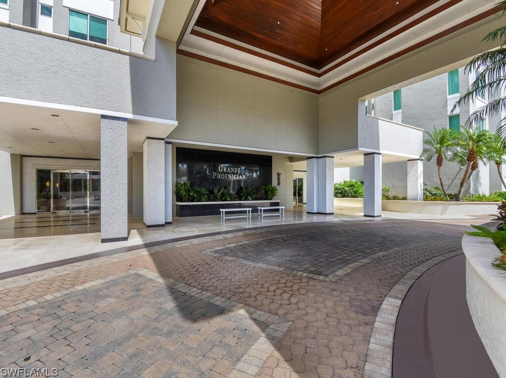 275 Indies Way, Naples FL 34110-6470 exterior