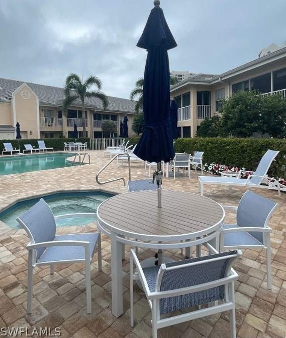 5635 Turtle Bay Dr, Naples FL  34108-2750 exterior
