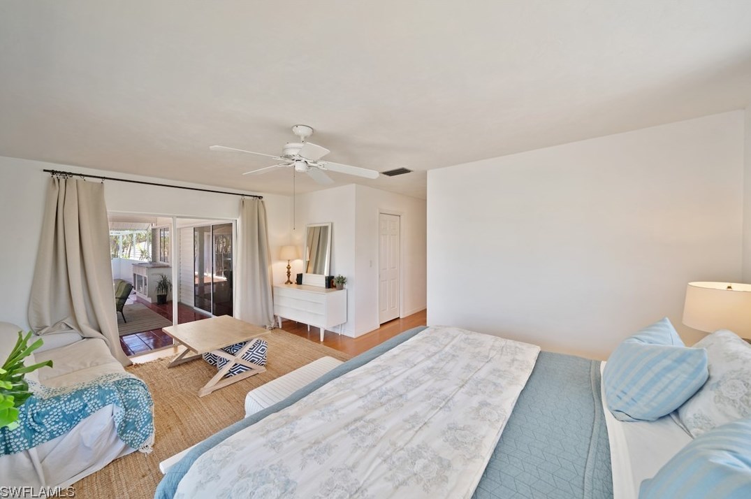 220 Palm Lk Dr, Sanibel FL 33957-5601 exterior