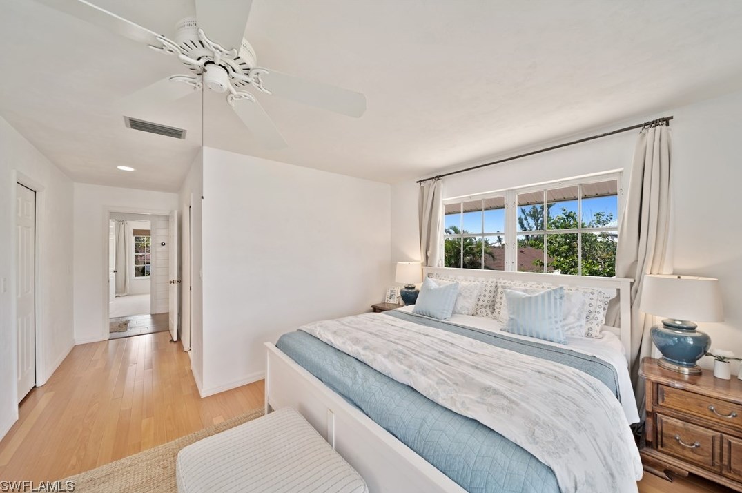 220 Palm Lk Dr, Sanibel FL 33957-5601 exterior