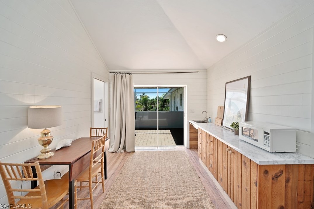 220 Palm Lk Dr, Sanibel FL 33957-5601 exterior