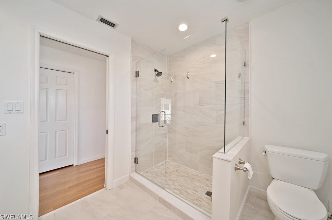 220 Palm Lk Dr, Sanibel FL 33957-5601 exterior