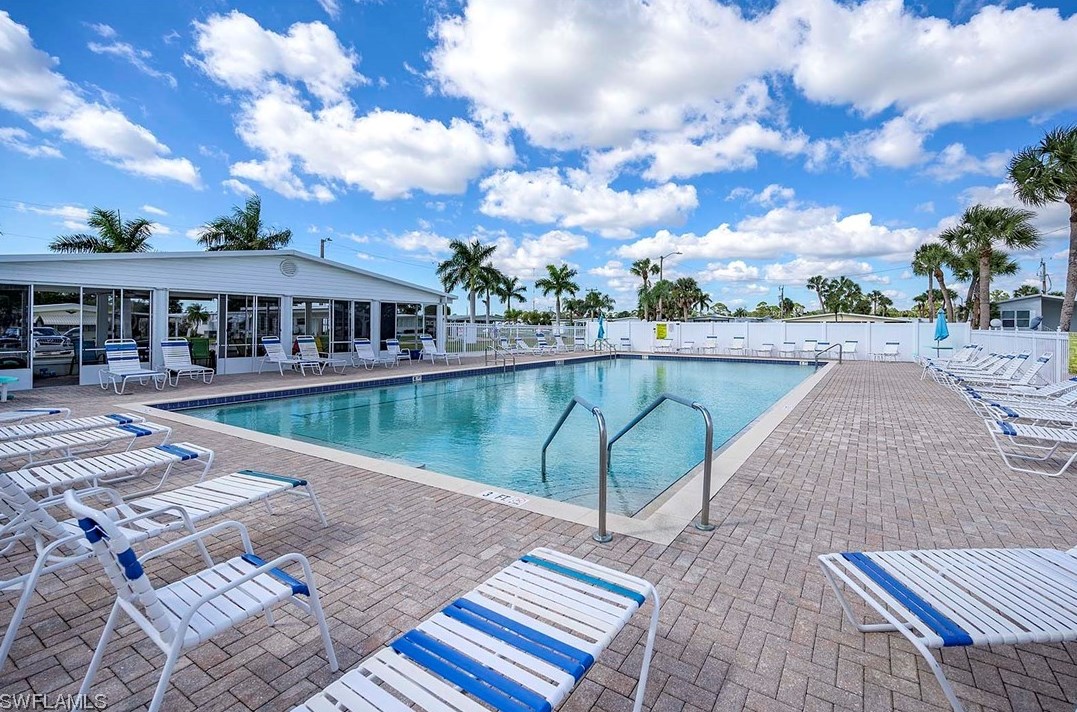 114 Conestoga Trl, Fort Myers FL 33917-3051 exterior