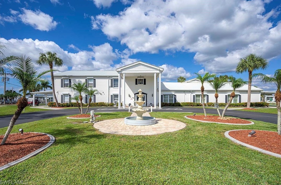 114 Conestoga Trl, Fort Myers FL 33917-3051 exterior