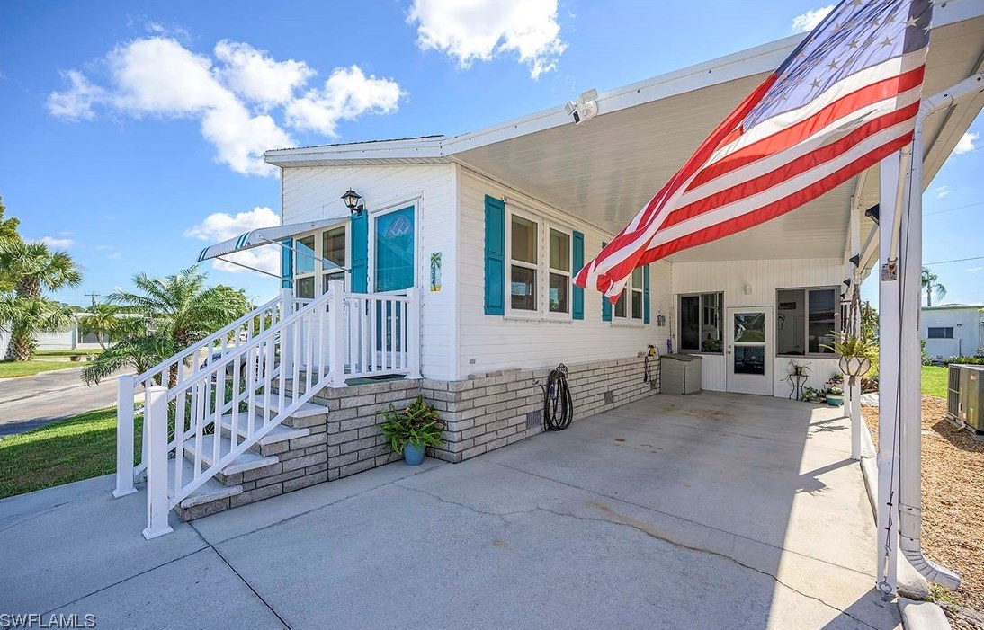 114 Conestoga Trl, Fort Myers FL 33917-3051 exterior