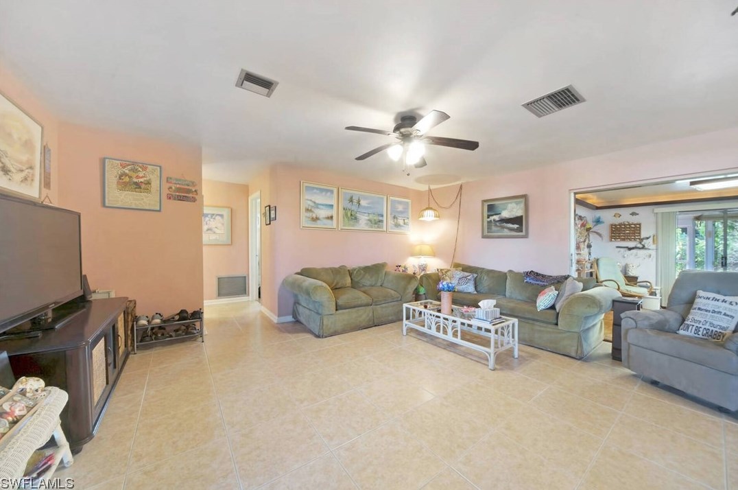 108 42nd Ter, Cape Coral FL  33904-8323 exterior