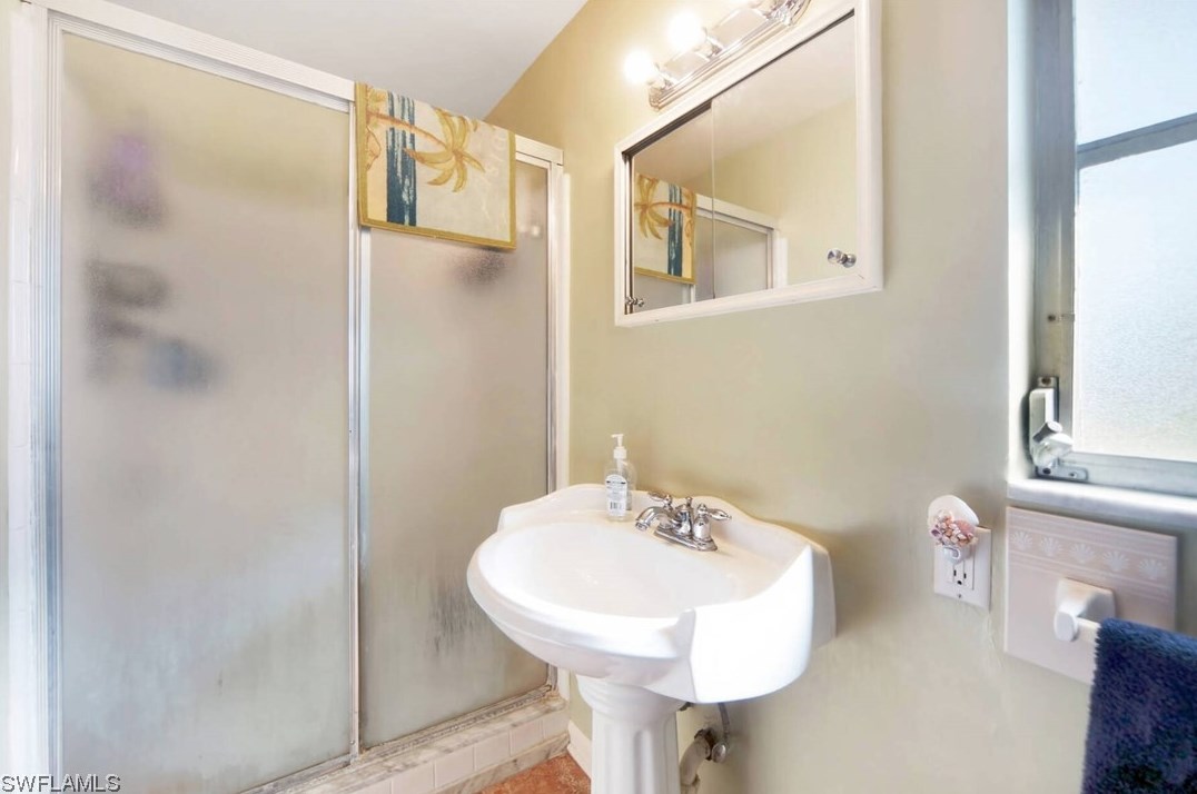 108 42nd Ter, Cape Coral FL  33904-8323 exterior