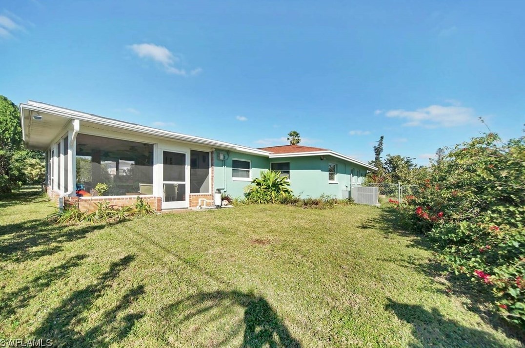 108 42nd Ter, Cape Coral FL  33904-8323 exterior