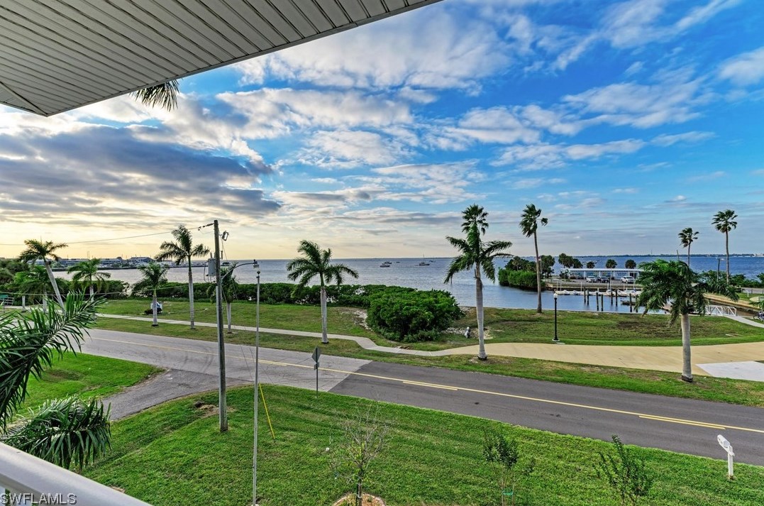 825 Retta Esplanade, Punta Gorda FL 33950-0036 exterior