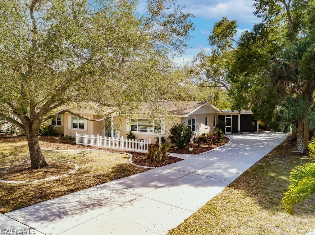 1362 Braman Ave, Fort Myers FL  33901-6710 exterior